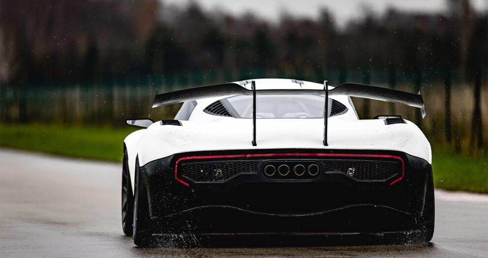 rhino-racing-sportwagen-von-hinten